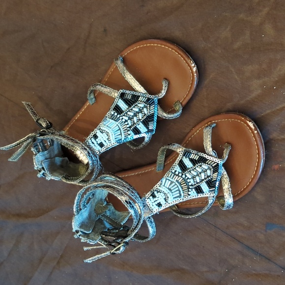 Absolutely adorable girls mud sandals with bead detailing - Picture 1 of 8